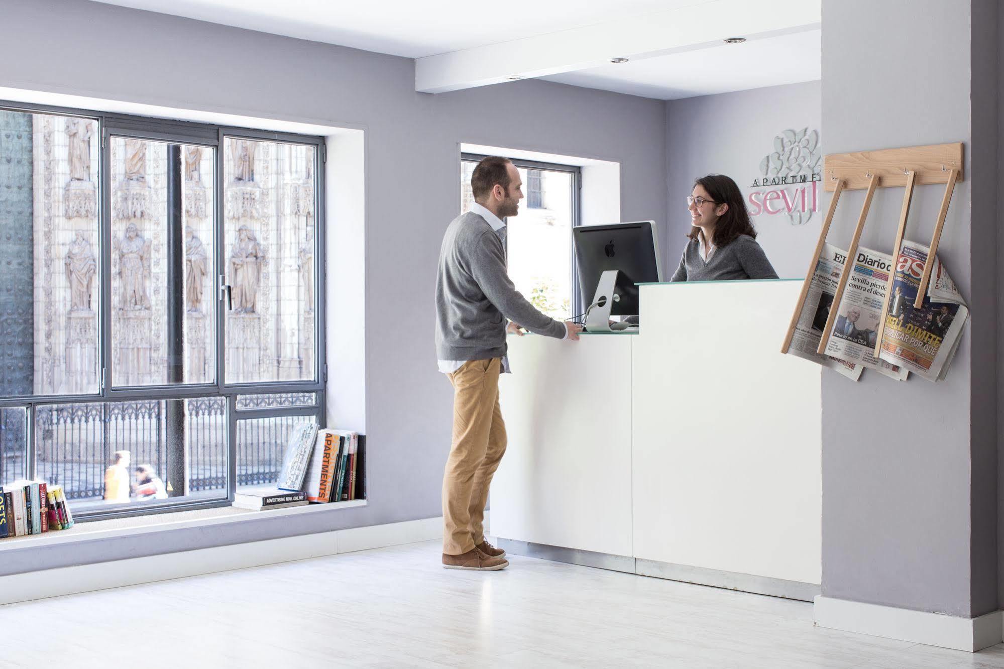 Puerta Catedral Suites Sevilla Kültér fotó